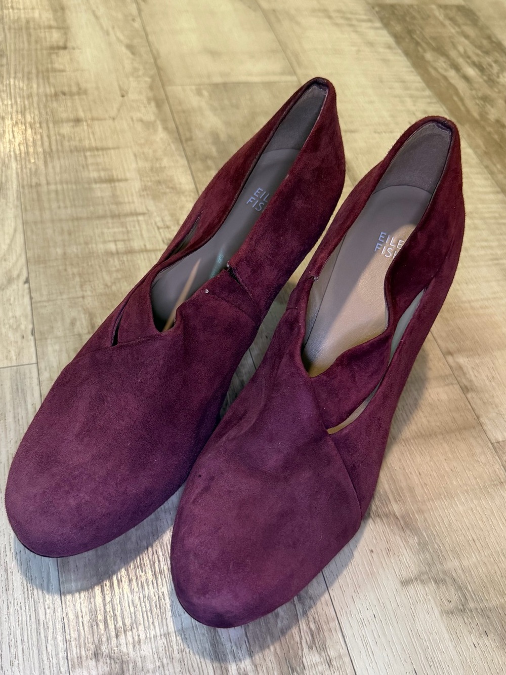 Eileen Fisher Suede Pumps Womens 8.5 Burgundy Wine V Cut Vero Cuoio Heels